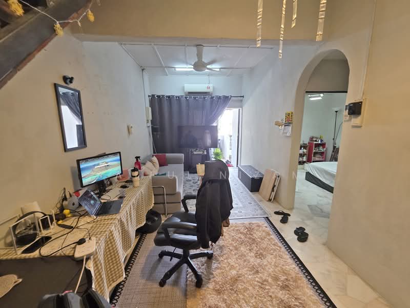Rumah Bandar untuk Dijual di Taman Bukit Teratai (Ampang) - Saiful Nizam - Living Room - PropertyGuru.com.my
