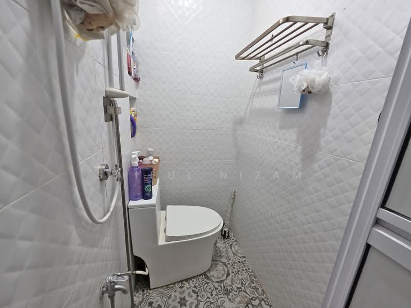 Rumah Bandar untuk Dijual di Taman Bukit Teratai (Ampang) - Saiful Nizam - Bathroom - PropertyGuru.com.my