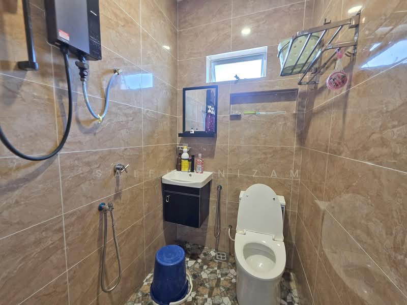 Rumah Bandar untuk Dijual di Taman Bukit Teratai (Ampang) - Saiful Nizam - Bathroom - PropertyGuru.com.my