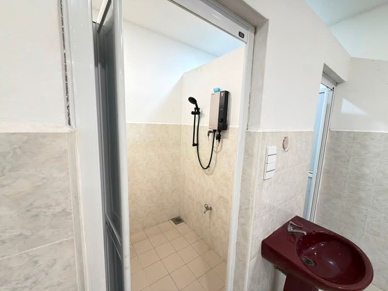 1-storey Terraced House for Rent in Taman Sentosa (Johor Bahru) - Eric Lee - Bathroom - PropertyGuru.com.my