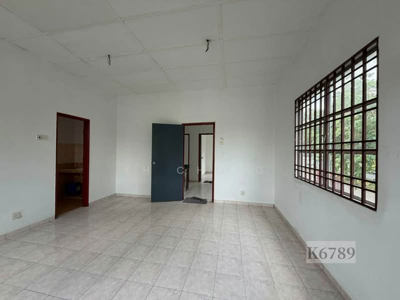 Rumah Teres 2 Tingkat untuk Dijual di Bandar Bukit Tinggi 2 (Klang) - KH Chong - Living Room - PropertyGuru.com.my