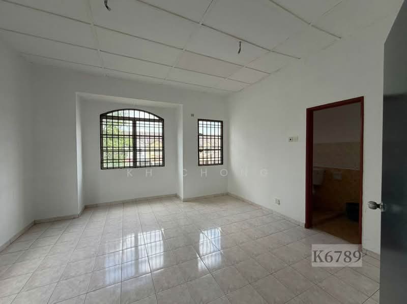 Rumah Teres 2 Tingkat untuk Dijual di Bandar Bukit Tinggi 2 (Klang) - KH Chong - Living Room - PropertyGuru.com.my