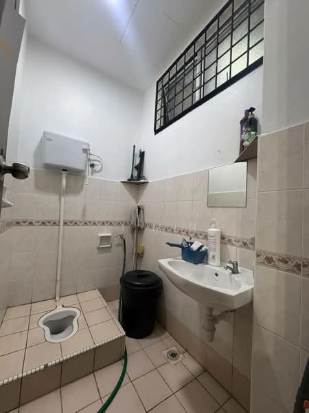 Rumah Teres 2 Tingkat untuk Dijual di Taman Setia Indah (Tebrau) - Li Min - Bathroom - PropertyGuru.com.my