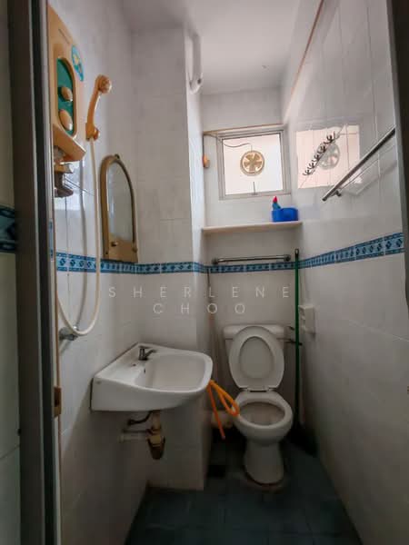 Condominium for Rent at Azuria Condominium - Sherlene Choo - Bathroom - PropertyGuru.com.my