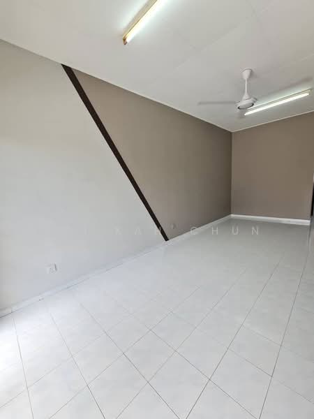 Rumah Teres 1 Tingkat untuk Disewa di Garden Avenue (Seremban 2) - Lai Kah Chun - Living room - PropertyGuru.com.my