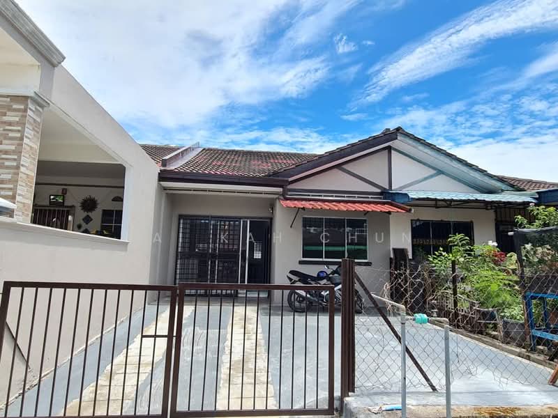 Rumah Teres 1 Tingkat untuk Disewa di Garden Avenue (Seremban 2) - Lai Kah Chun - Exterior - PropertyGuru.com.my