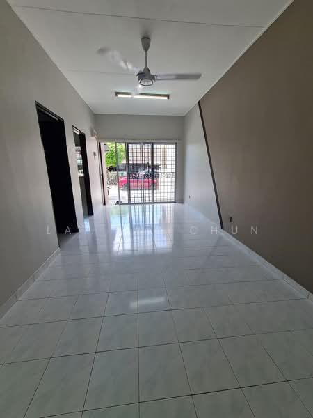 Rumah Teres 1 Tingkat untuk Disewa di Garden Avenue (Seremban 2) - Lai Kah Chun - Living Room - PropertyGuru.com.my