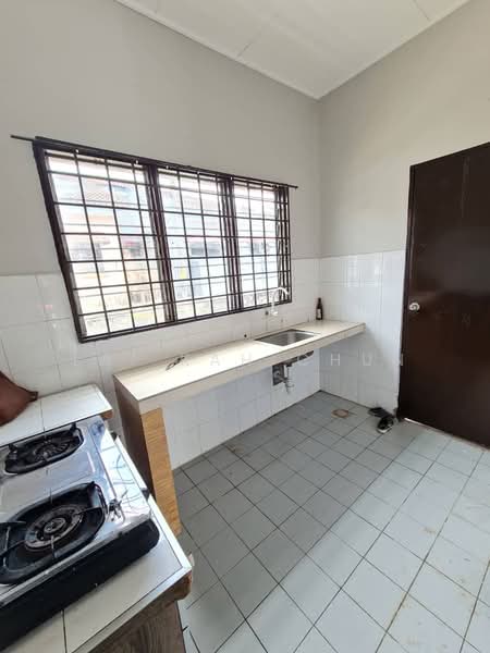 Rumah Teres 1 Tingkat untuk Disewa di Garden Avenue (Seremban 2) - Lai Kah Chun - Kitchen - PropertyGuru.com.my