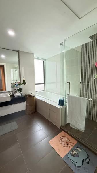Kondominium untuk Dijual di Elita @ The Straits View Condominium - Carly Voon - Bathroom - PropertyGuru.com.my