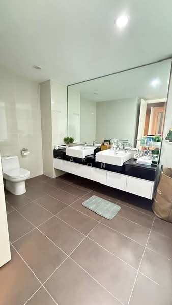 Kondominium untuk Dijual di Elita @ The Straits View Condominium - Carly Voon - Bathroom - PropertyGuru.com.my