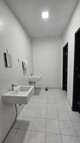 Kedai untuk Disewa di Eco Majestic (Semenyih) - Sharon Khong - Bathroom - PropertyGuru.com.my