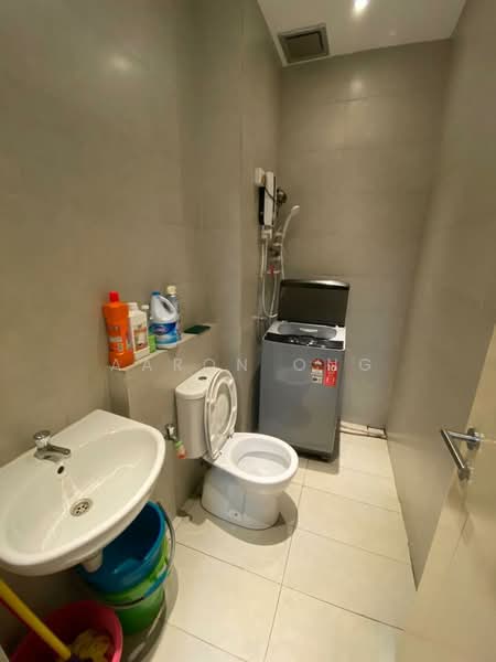 Kondominium untuk Disewa di 100 Residency - Aaron Ong - Bathroom - PropertyGuru.com.my