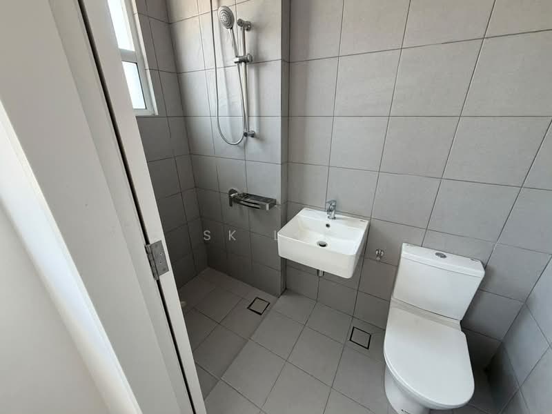 2-storey Terraced House for Sale in Bandar Country Homes (Rawang) - SK Luk - Bathroom - PropertyGuru.com.my