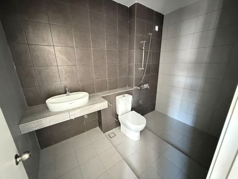 2-storey Terraced House for Sale in Bandar Country Homes (Rawang) - SK Luk - Bathroom - PropertyGuru.com.my