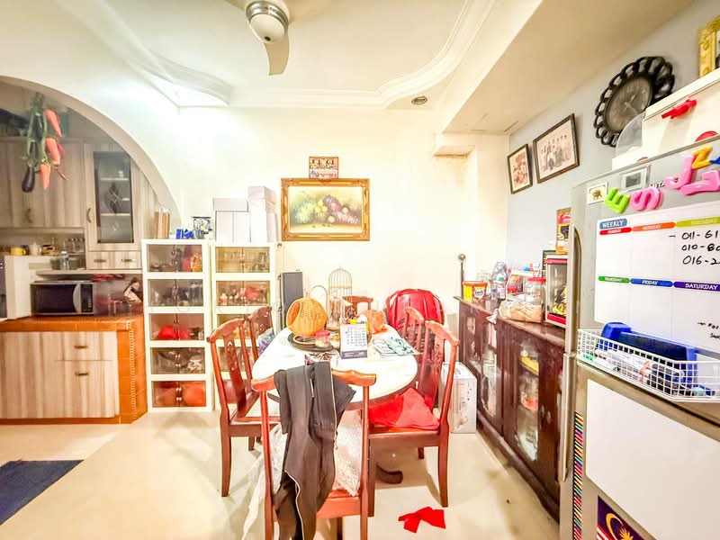 2-storey Terraced House for Sale in Taman Medan Baru (Petaling Jaya) - Thoriq Suparman - Dining Room - PropertyGuru.com.my
