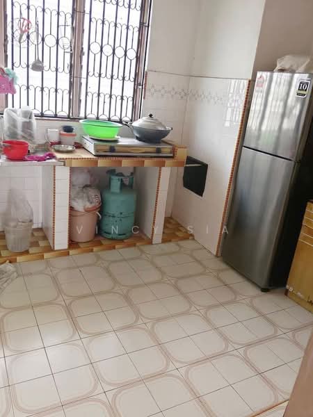 Flat for Sale at Flat Taman Ungku Tun Aminah - Vincy Sia - Kitchen - PropertyGuru.com.my