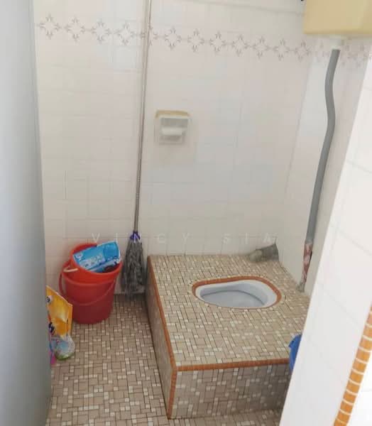 Flat for Sale at Flat Taman Ungku Tun Aminah - Vincy Sia - Bathroom - PropertyGuru.com.my