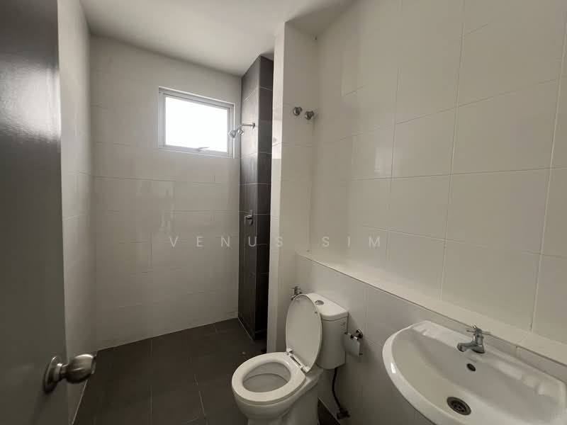 Rumah Teres 2 Tingkat untuk Disewa di Kota Kemuning (Shah Alam) - Venus Sim - Bathroom - PropertyGuru.com.my