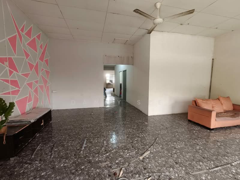 Kedai / Pejabat untuk Disewa di Taman Lagenda Putra (Kulai) - Danny See - Living Room - PropertyGuru.com.my