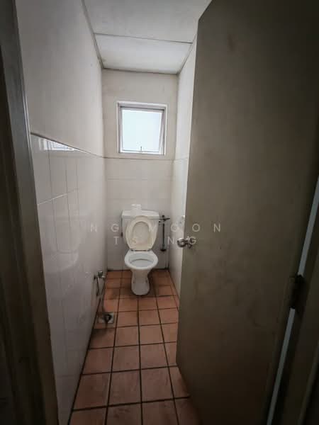 Shop / Office for Rent in Kepong (Kuala Lumpur) - Ng Moon Tsing - Bathroom - PropertyGuru.com.my