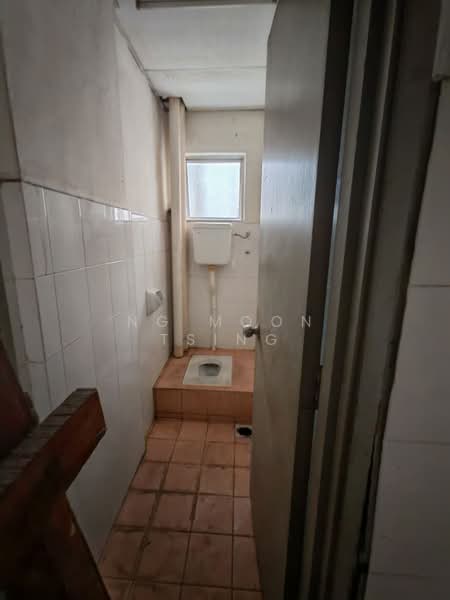 Shop / Office for Rent in Kepong (Kuala Lumpur) - Ng Moon Tsing - Bathroom - PropertyGuru.com.my