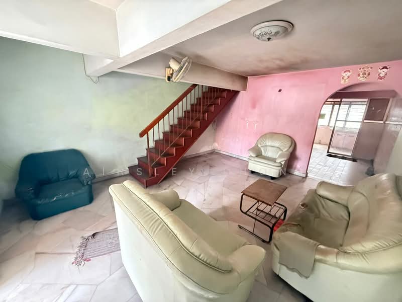 1.5-storey Terraced House for Sale in Desa Pakatan (Ipoh) - Ainsley Thong - Living Room - PropertyGuru.com.my