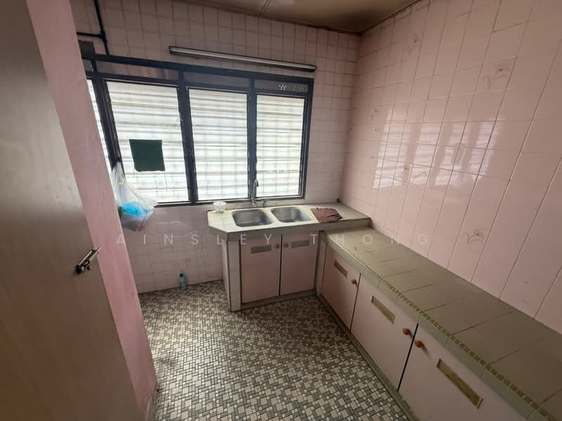 1.5-storey Terraced House for Sale in Desa Pakatan (Ipoh) - Ainsley Thong - Kitchen - PropertyGuru.com.my