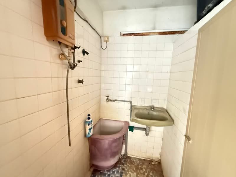 1.5-storey Terraced House for Sale in Desa Pakatan (Ipoh) - Ainsley Thong - Bathroom - PropertyGuru.com.my