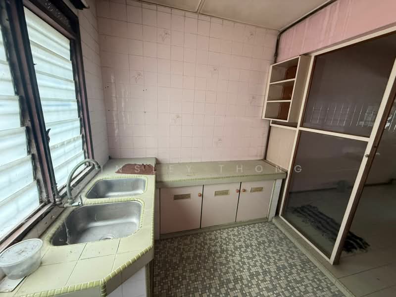 1.5-storey Terraced House for Sale in Desa Pakatan (Ipoh) - Ainsley Thong - Kitchen - PropertyGuru.com.my