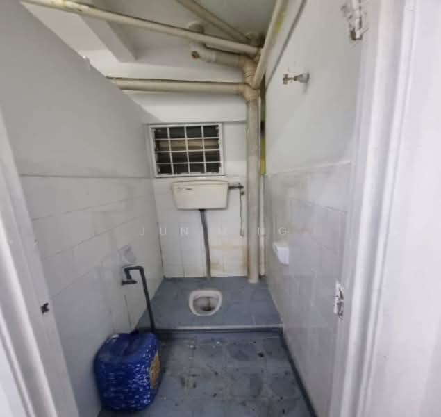 Shop for Rent in Bukit Sentosa (Rawang) - Jun Ming - Bathroom - PropertyGuru.com.my