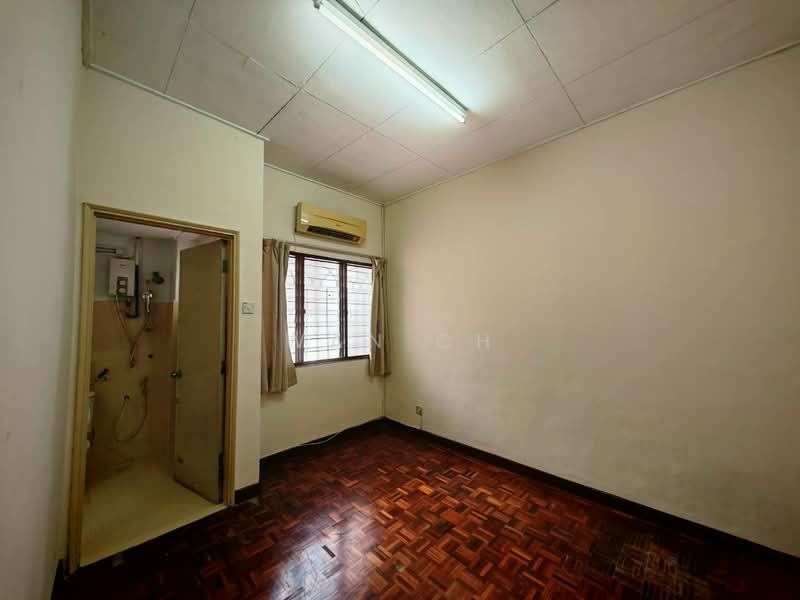 Rumah Teres 2 Tingkat untuk Disewa di Usj 3 (Subang Jaya) - Wan CH - Bathroom - PropertyGuru.com.my