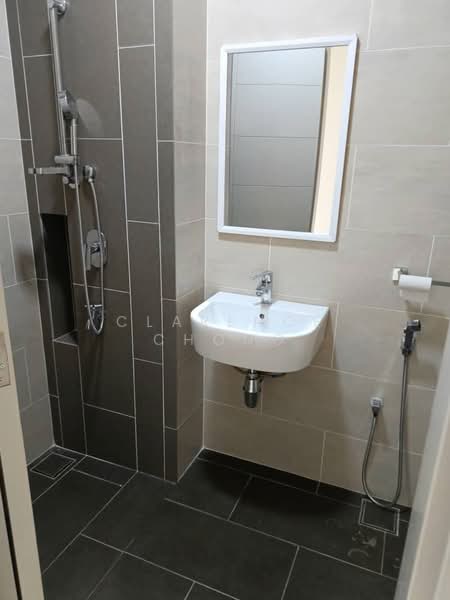 Servis Apartment untuk Disewa di Ten Kinrara - Clarence Chong - Bathroom - PropertyGuru.com.my