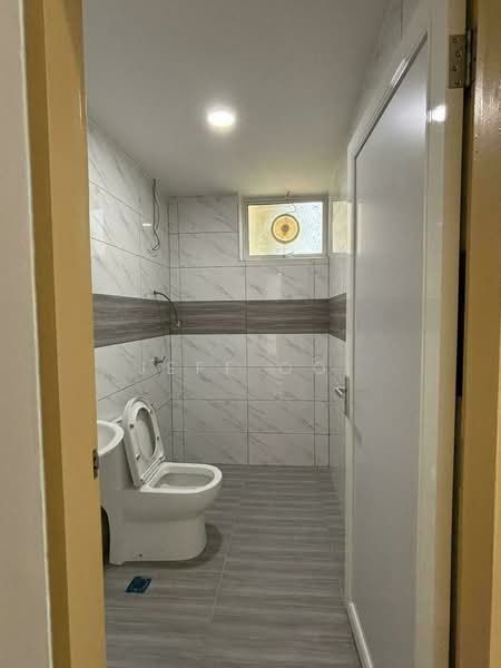 Pangsapuri untuk Dijual di Vista Bukit Dumbar - Jeff Ooi - Bathroom - PropertyGuru.com.my
