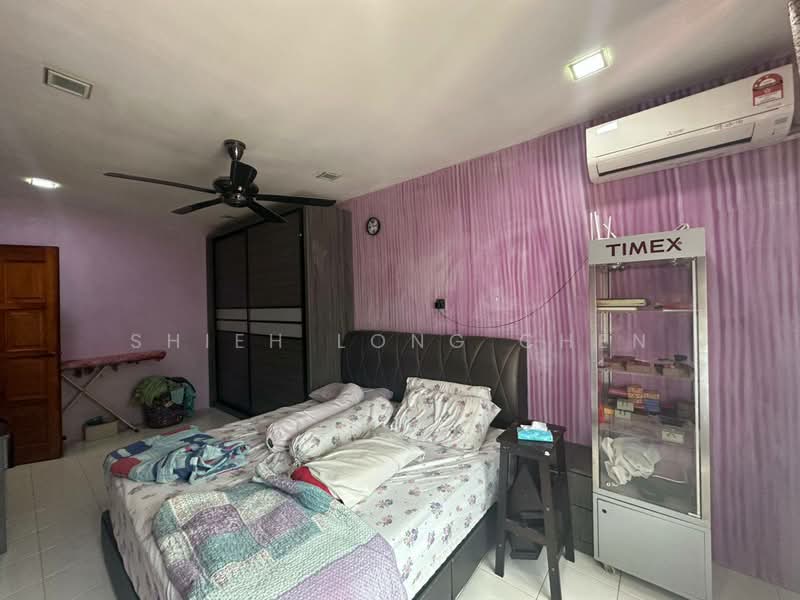 Rumah Teres 2 Tingkat untuk Dijual di Bandar Putra (Kulai) - Shieh Long Chen - Bedroom - PropertyGuru.com.my