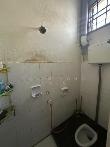 Rumah Teres 2 Tingkat untuk Dijual di Bandar Putra (Kulai) - Shieh Long Chen - Bathroom - PropertyGuru.com.my