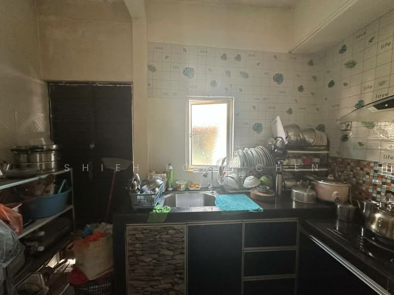 Rumah Teres 2 Tingkat untuk Dijual di Bandar Putra (Kulai) - Shieh Long Chen - Kitchen - PropertyGuru.com.my
