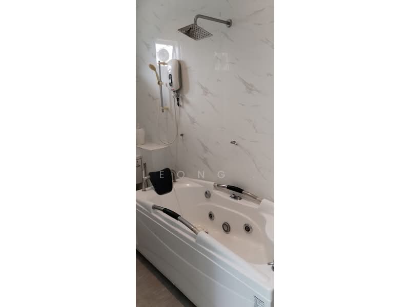 Rumah Flat untuk Dijual di Taman Bukit Indah - Leong . - Bathroom - PropertyGuru.com.my