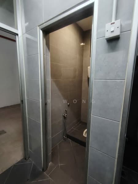 Kilang untuk Disewa di Taman Perindustrian Kinrara (Bandar Kinrara) - YY Wong - Bathroom - PropertyGuru.com.my