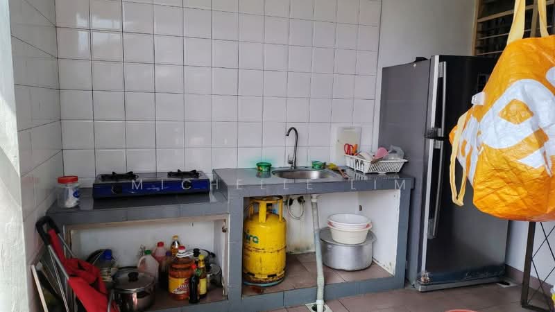 1.5-storey Terraced House for Sale in Taman Perling (Perling) - Michelle Lim - Kitchen - PropertyGuru.com.my