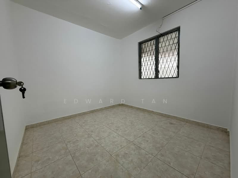 Flat for Sale at Flat Taman Ungku Tun Aminah - Edward Tan - Interior - PropertyGuru.com.my
