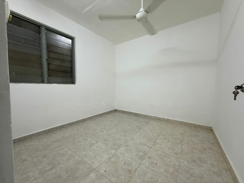Flat for Sale at Flat Taman Ungku Tun Aminah - Edward Tan - Interior - PropertyGuru.com.my