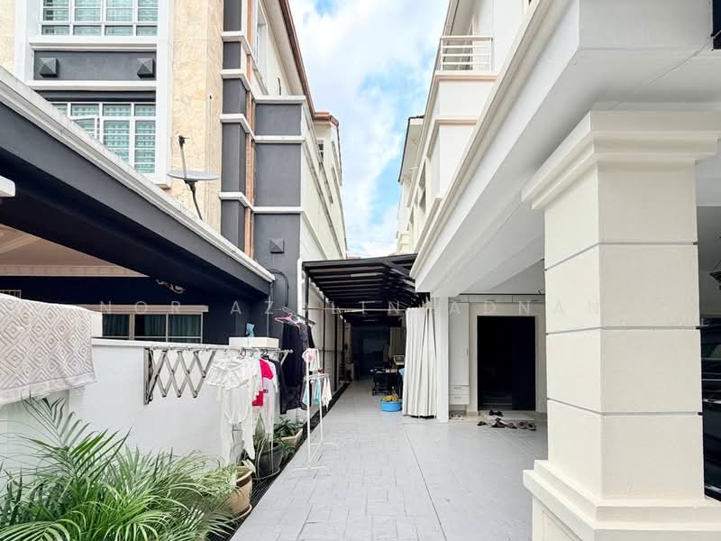 Bungalow for Sale in Bandar Putra Permai (Seri Kembangan) - Nor Azdlin Adnan - PropertyGuru.com.my