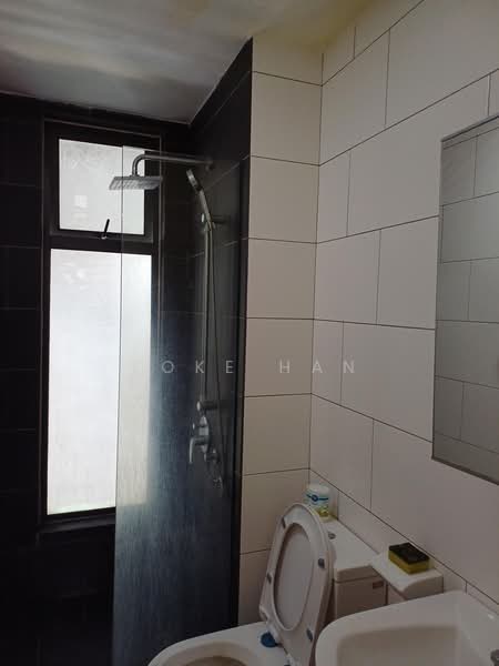 Servis Apartment untuk Disewa di Univ 360 Place - Yoke Han - Bathroom - PropertyGuru.com.my