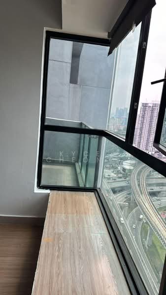 Servis Apartment untuk Disewa di The Leafz @ Dedaun - Kyce Cheong - Balcony - PropertyGuru.com.my