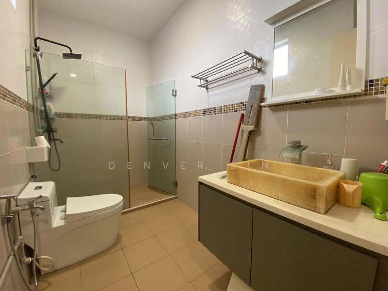 Semi-Detached House for Sale in Taman Bukit Serdang (Seri Kembangan) - Denver Sin - Bathroom - PropertyGuru.com.my