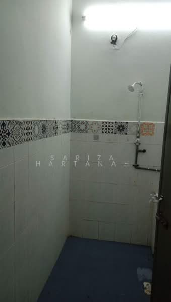 1-storey Terraced House for Sale in Taman Sri Andalas (Klang) - Sariza Hartanah - Bathroom - PropertyGuru.com.my