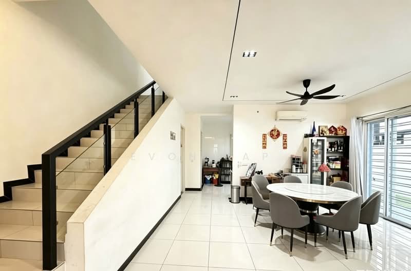 Rumah Kluster untuk Dijual di Setia Tropika (Johor Bahru) - Evon Yap - Living Room - PropertyGuru.com.my