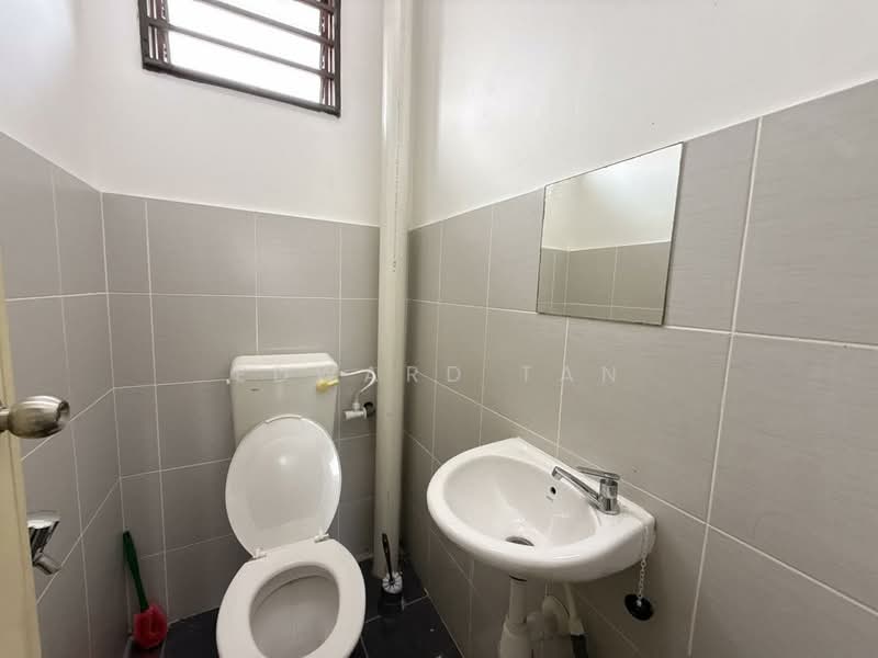 2-storey Terraced House for Sale in Taman Desa Cemerlang (Ulu Tiram) - Edward Tan - Bathroom - PropertyGuru.com.my