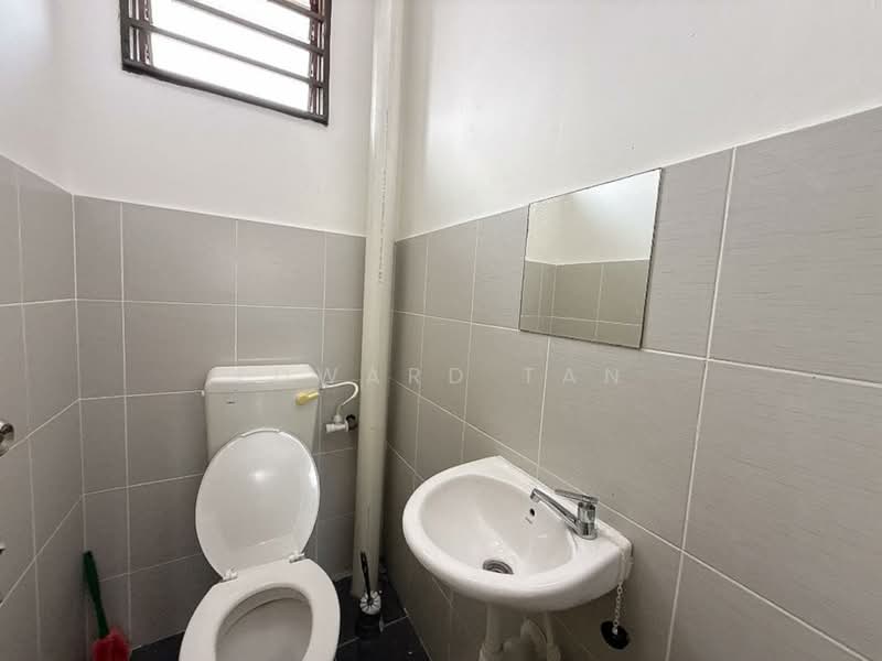 2-storey Terraced House for Sale in Taman Desa Cemerlang (Ulu Tiram) - Edward Tan - Bathroom - PropertyGuru.com.my