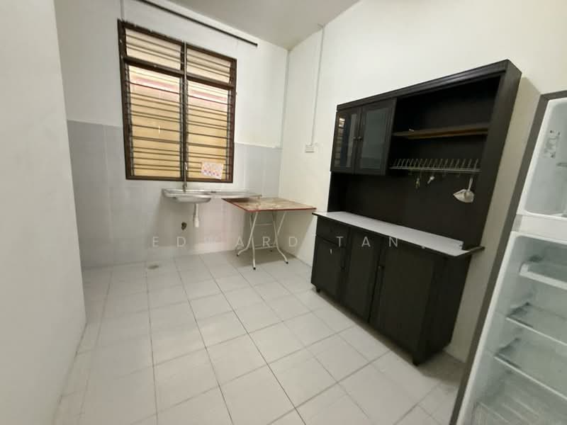 2-storey Terraced House for Sale in Taman Desa Cemerlang (Ulu Tiram) - Edward Tan - Kitchen - PropertyGuru.com.my